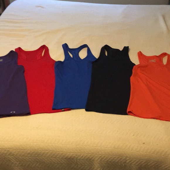 *sold* Bundle of 5 Under armour tank tops workout - Picture 1 of 4